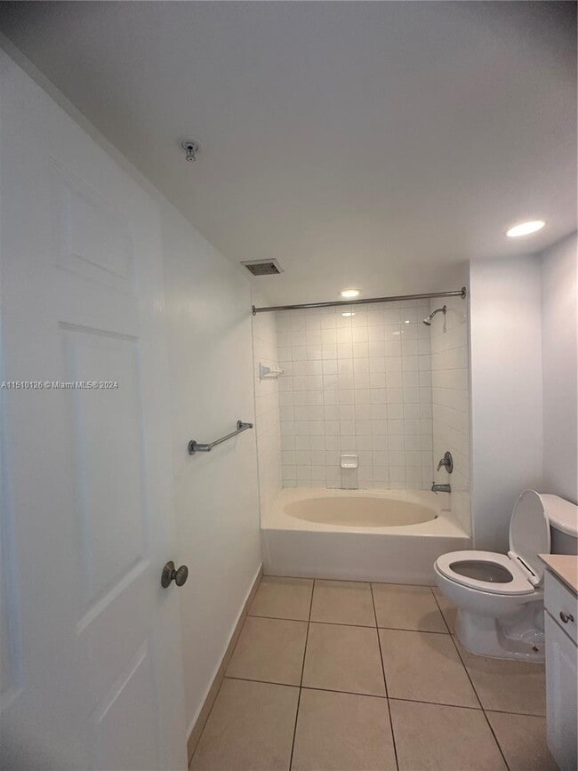 Photo - 2000 N Bayshore Dr Unidad 1505