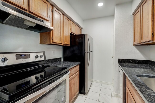 Photo - 11201 Lynbrook Dr Unidad 3818