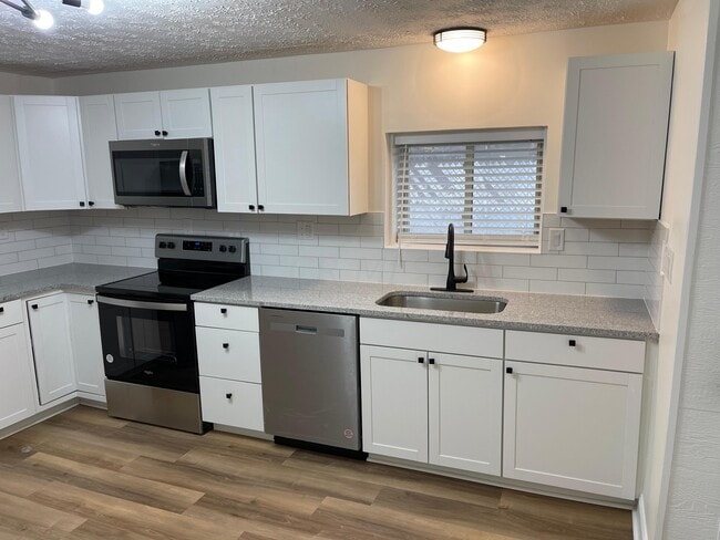 Photo - 1855 Tanis Dr