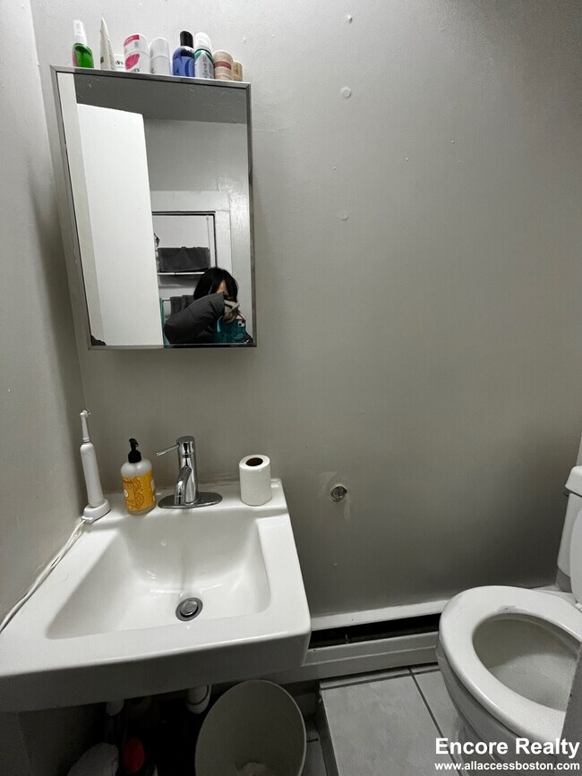 Photo - 41 Anderson St Unit 4-1