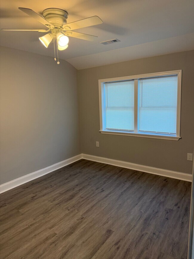 Photo - 1271 Limit Ave Unit BB W/Bath $850 Available