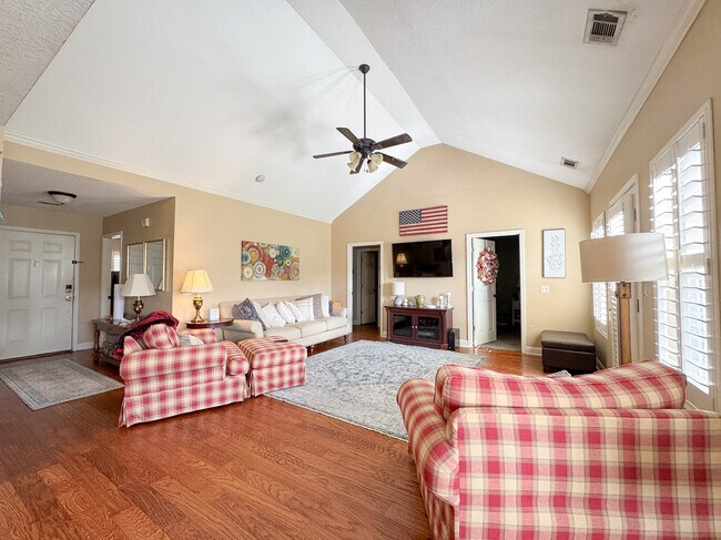 Photo - 112 Tuscany Trail