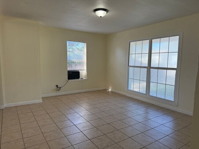 Photo - 410 Dorie St