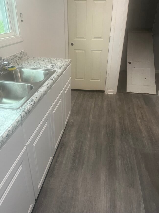 Photo - 601 10th Ave