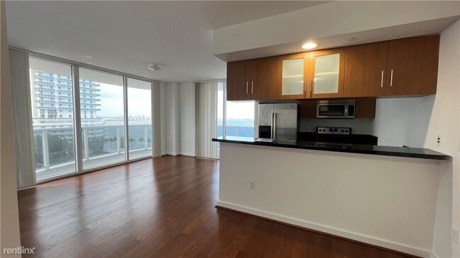 3 br, 2 bath Condo - 601 NE 23rd St Amazin... - 3 br, 2 bath Condo - 601 NE 23rd St Amazin...