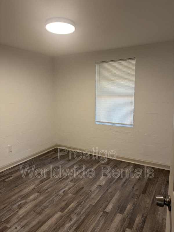 Photo - 106 Moore St