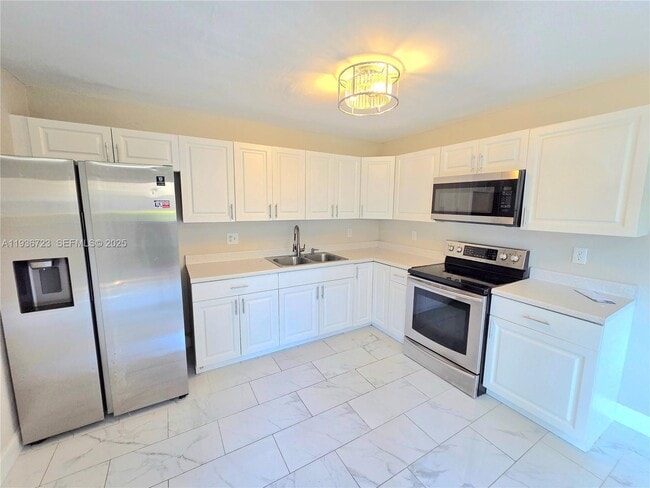 Photo - 121 San Remo Blvd