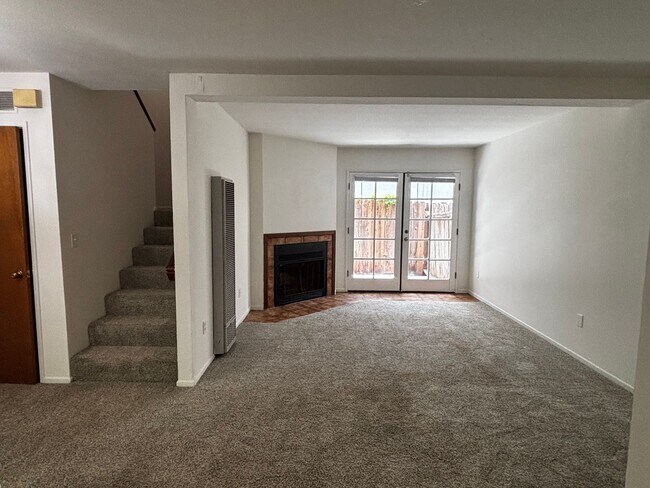 Photo - 1460 Hornblend St Unit #3
