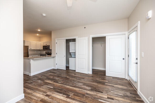 Studio - Living Area - Creek View At Devils Glen