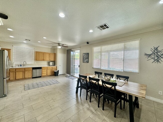 Photo - Elegant 4 Bed, 3 Bath Fully Furnished Hous...
