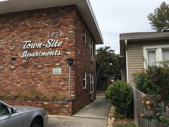 Photo - 2223 Laurel Ave Unit 2