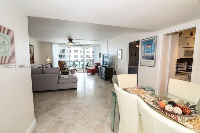 Photo - 5151 Collins Ave Unit 827