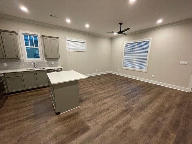 Photo - 3BD/3BA in Savannah Square!