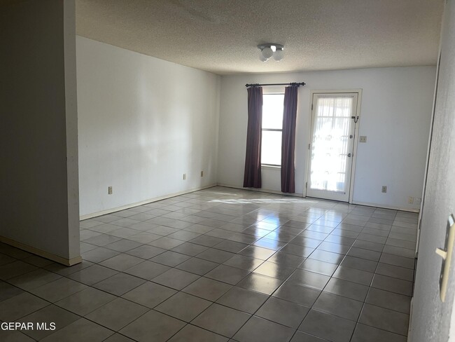 Photo - 4006 Skyline Ave