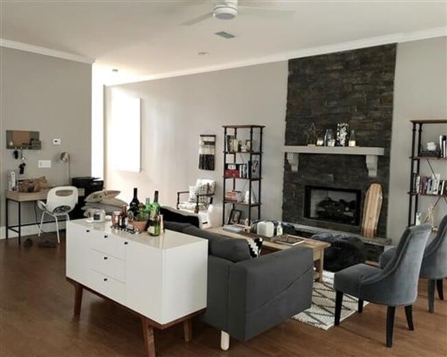 Photo - Extremely well maintained 3-bedroom, 2.5-bath home located in the highly desirable Woodlands comm...