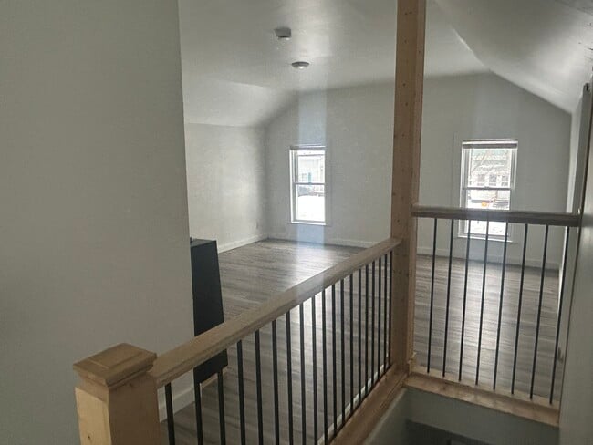 Photo - 421 W Bond St