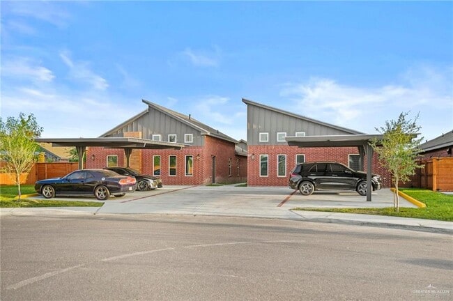 901 W 8th St Unit 3