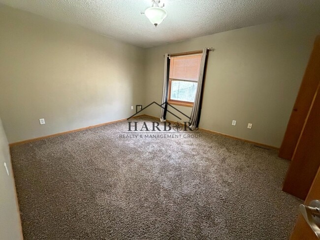 Photo - 2869 Knollwood Dr SE