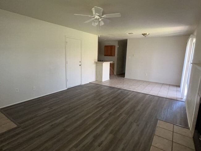 Photo - 2318 Wildewood Dr