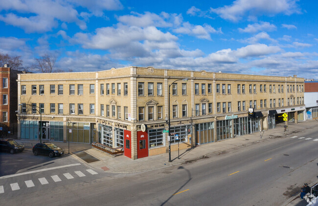 Building Photo - 2712 N Milwaukee Ave Rental