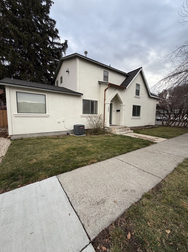 Photo - 385 E 2nd S St