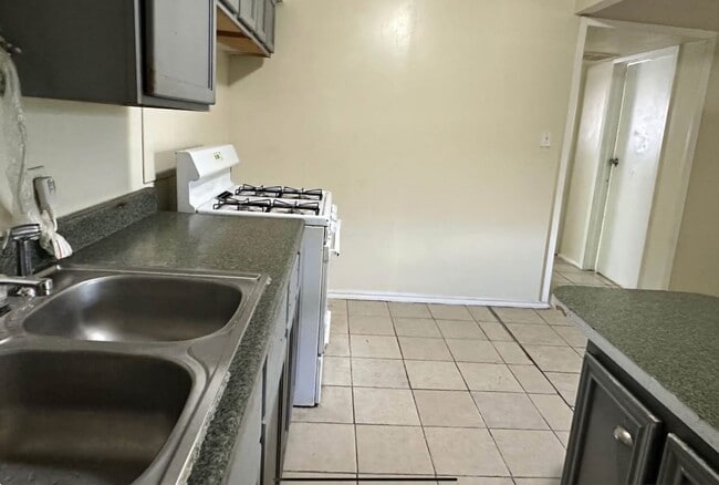 Photo - Downstairs 2 Bed / 1 Bath Apartment with Electric, Water, Trash & Gas INCLUDED Unit 117