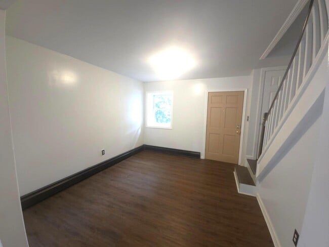 Photo - 428 Croyden Rd