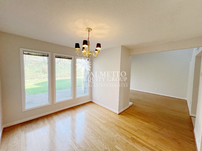 Photo - 210 N Lindell Rd