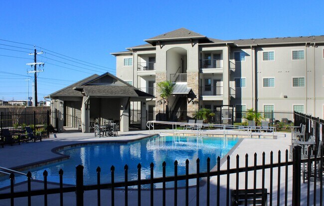 Photo - 14838 Northwest Blvd Unit #14838