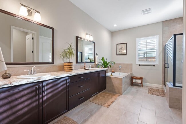 Photo - 822 Overstone Ave