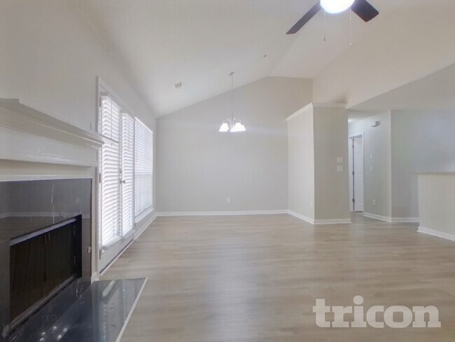 Photo - 3547 Lehigh Way