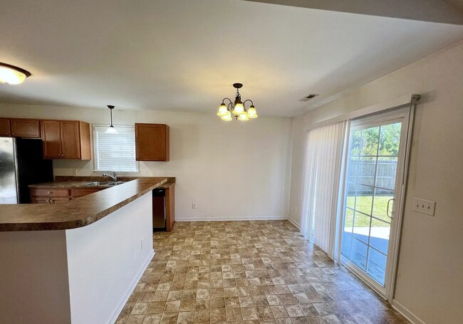 Photo - 1003 Wt Whitehead Dr