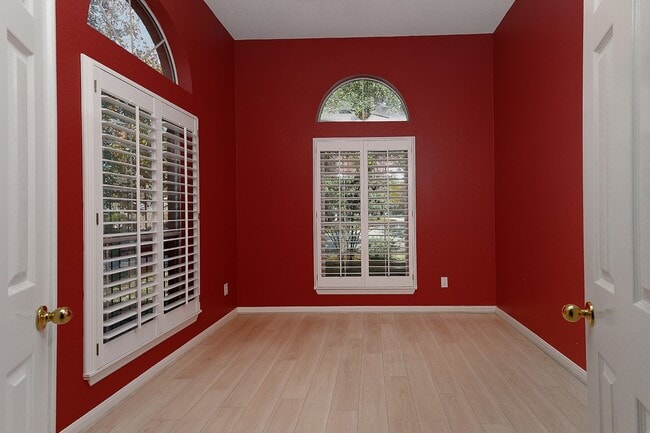 Building Photo - 78 E Foxbriar Forest Cir