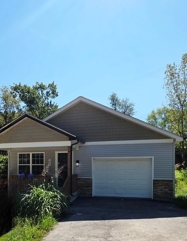 Building Photo - 12A New Sugar Creek Rd Rental