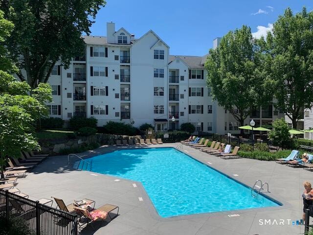 100 Glenbrook Rd