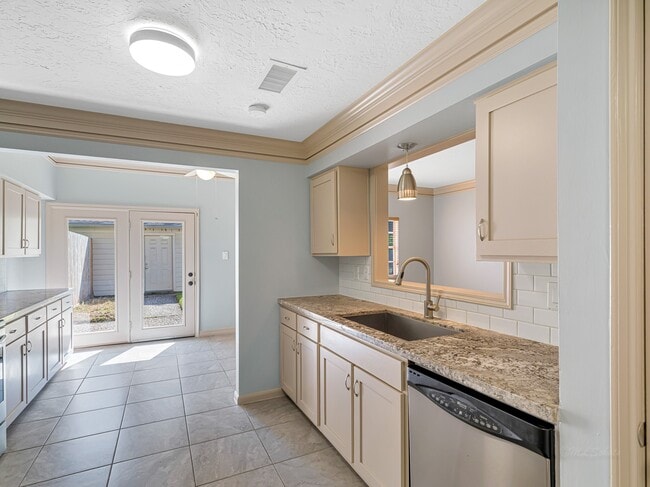 Building Photo - 1144 N Kirkwood Rd Rental