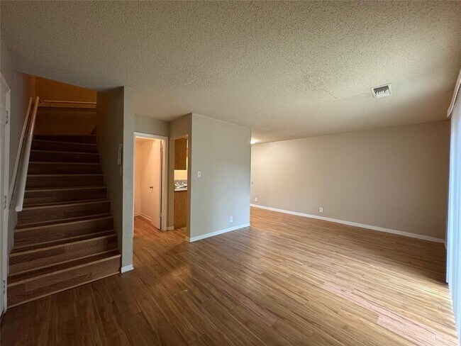 4902 W Wind Trail