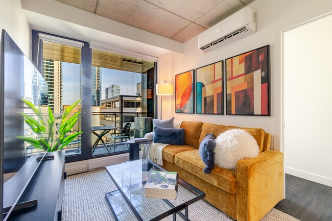 Building Photo - 292 Rue Sainte-Catherine Ouest