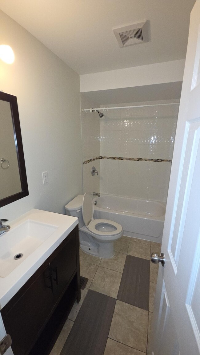 Photo - 1311 Gerrard St E Unit 1