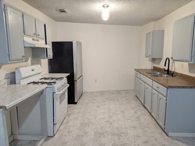 Photo - 201 W 1st St Unit 1