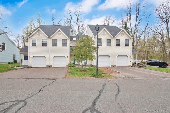 Building Photo - 16 Maple St Unit 3