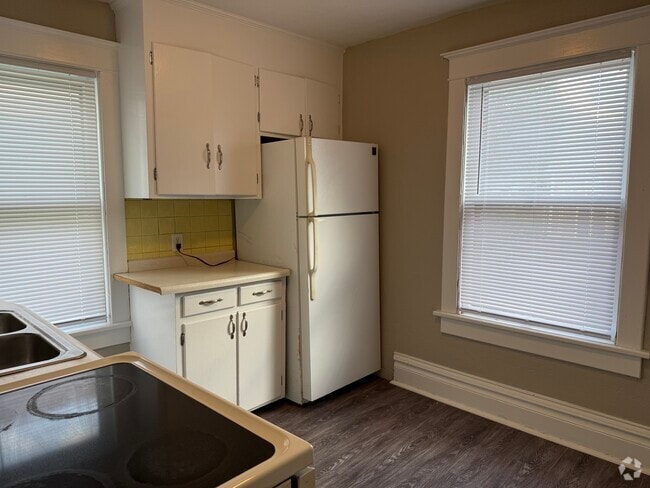 Building Photo - 110 Bradley St Rental
