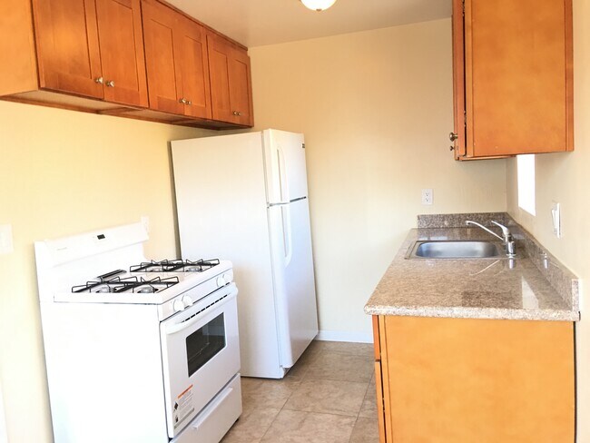 Kitchen - 91 Virginia E St Unidad 4