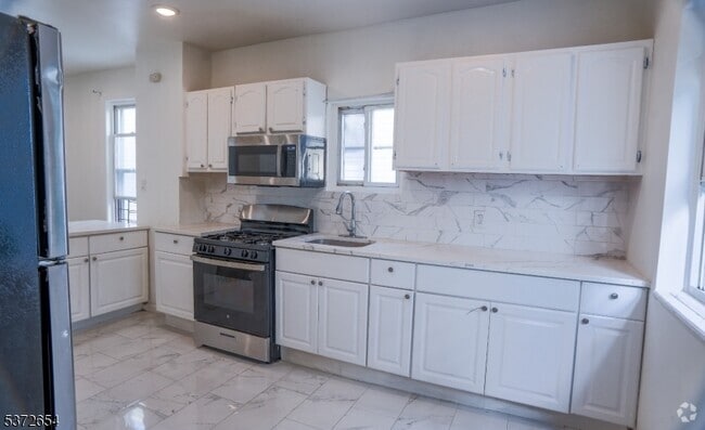 Building Photo - 13 Stevens Ave Unit 2 Rental