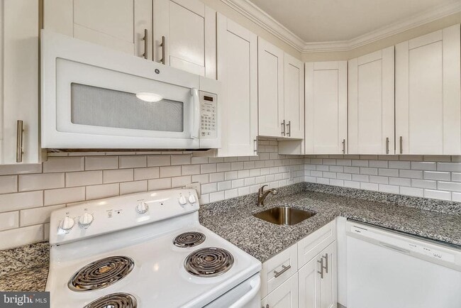 Photo - 1812 W Abingdon Dr Unit 202