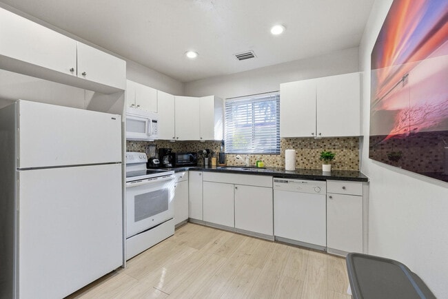 Photo - 6715 NE Miami Pl Unit ID1345377P