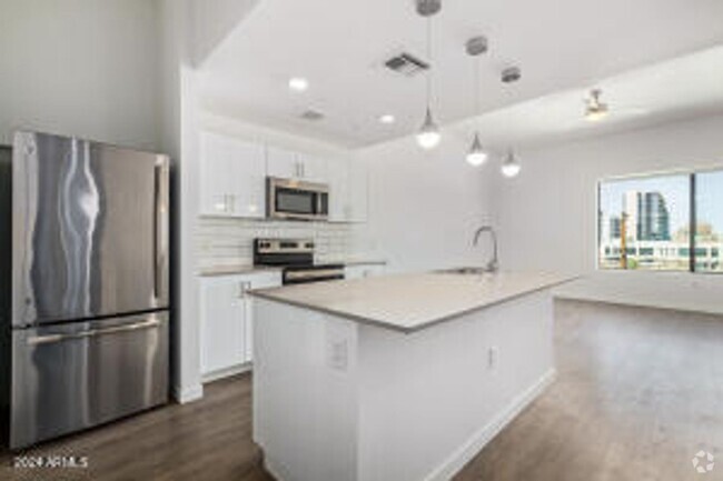 Building Photo - LUXURY CONDO IN DOWNTOWN PHOENIX
