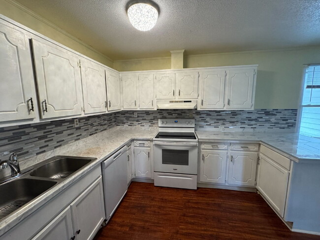 Photo - 3 bed, 1.5 bath - Seneca
