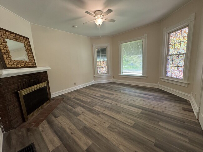 Photo - "Cozy 1-Bedroom Gem in Springfield's Heart – Your Perfect Urban Retreat!" Unit 1