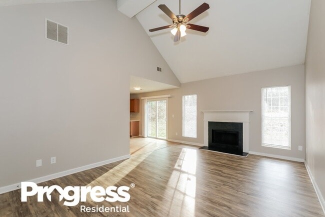 Photo - 458 Old Tree Dr